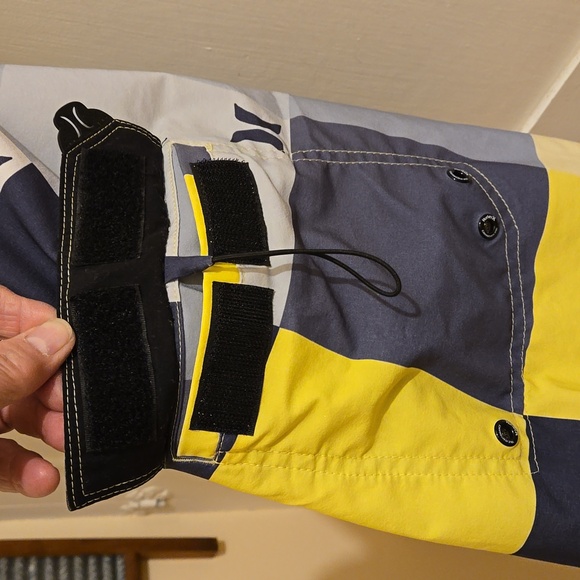 Hurley yellow, black,white and gray shorts Sz 34 - Picture 6 of 9